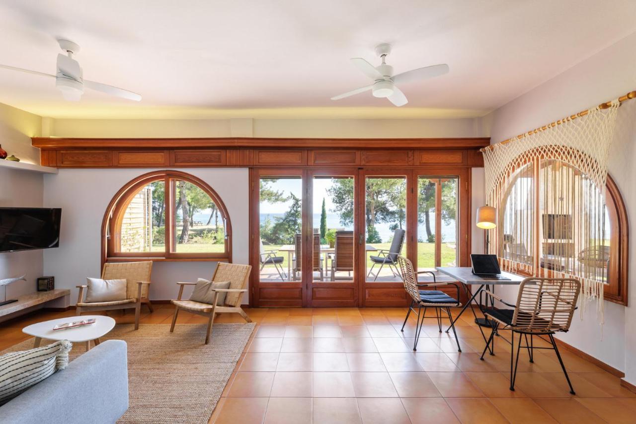 Luna Villa Private Beach Неа Ираклия Екстериор снимка
