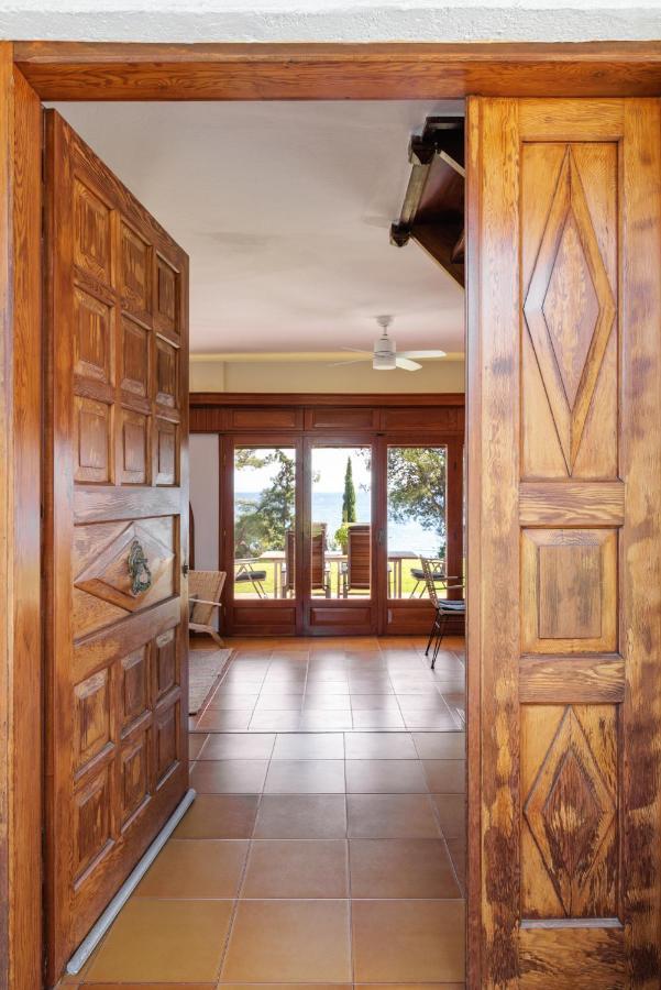 Luna Villa Private Beach Неа Ираклия Екстериор снимка