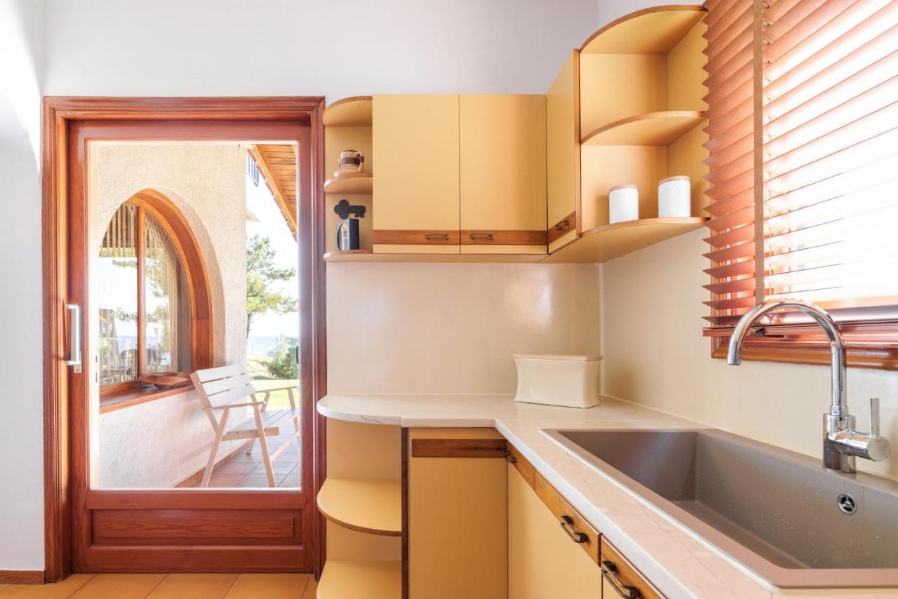 Luna Villa Private Beach Неа Ираклия Екстериор снимка