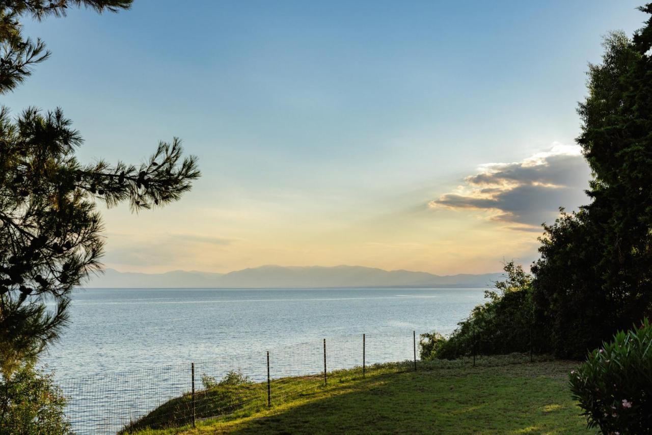Luna Villa Private Beach Неа Ираклия Екстериор снимка