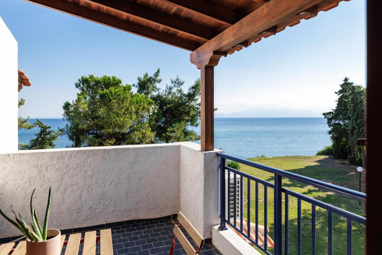 Luna Villa Private Beach Неа Ираклия Екстериор снимка